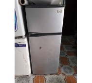 Tủ lạnh DAEWOO 150L nguyên bản màu ghi xám.