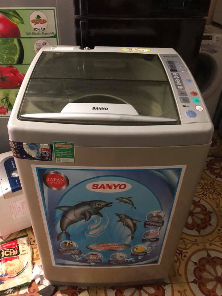 Máy giặt Sanyo 8kg lồng nghiêng mới 79%